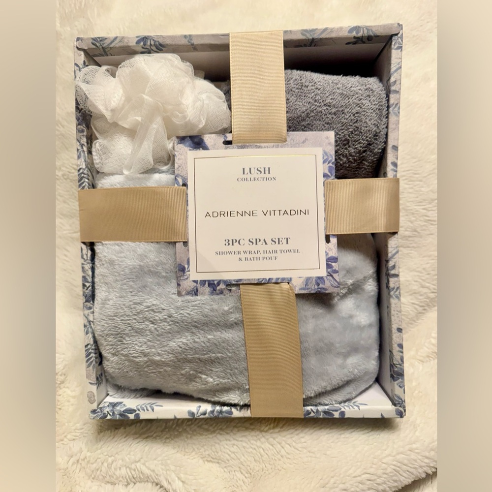 NEW! Adrienne Vittadini gray and White Spa Lush Collection Gift Set